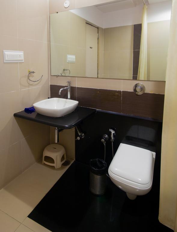 Hotel The Grand Continent Bangalore Esterno foto