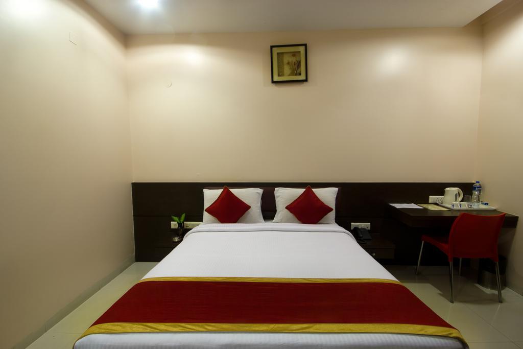 Hotel The Grand Continent Bangalore Esterno foto