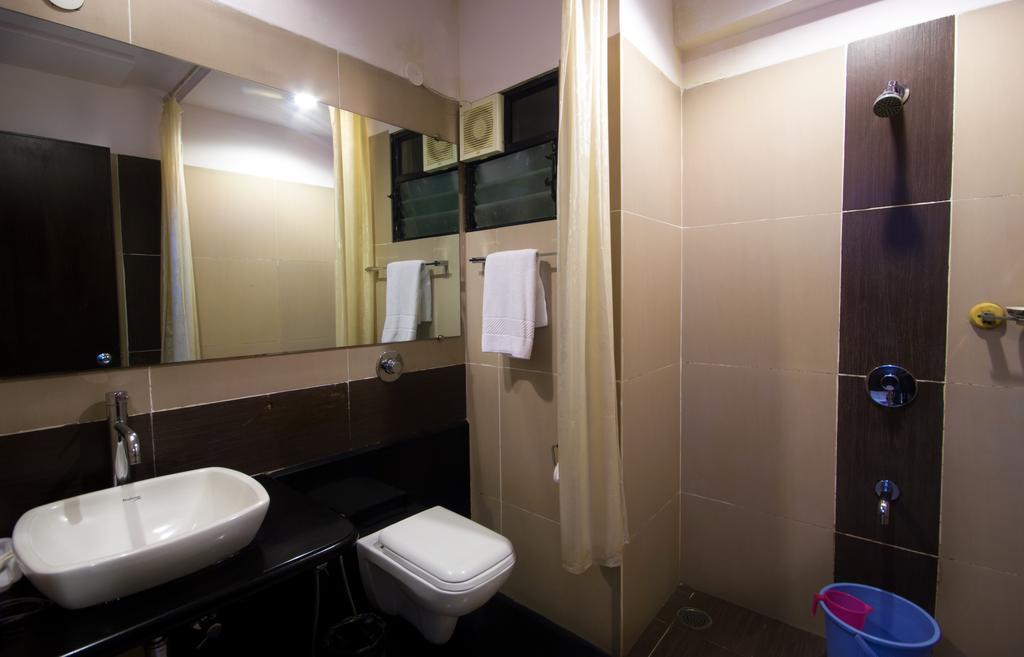 Hotel The Grand Continent Bangalore Esterno foto