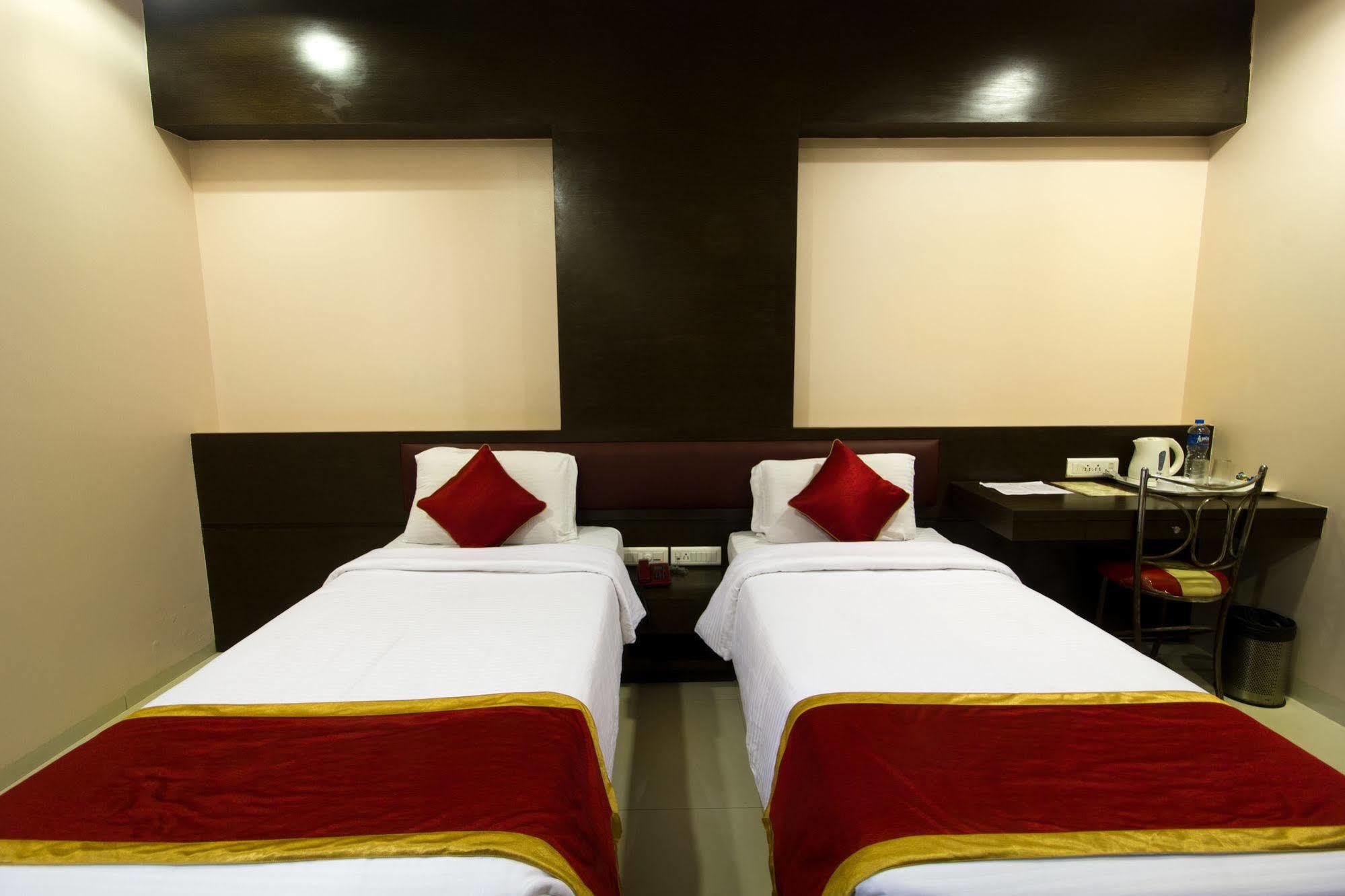 Hotel The Grand Continent Bangalore Esterno foto